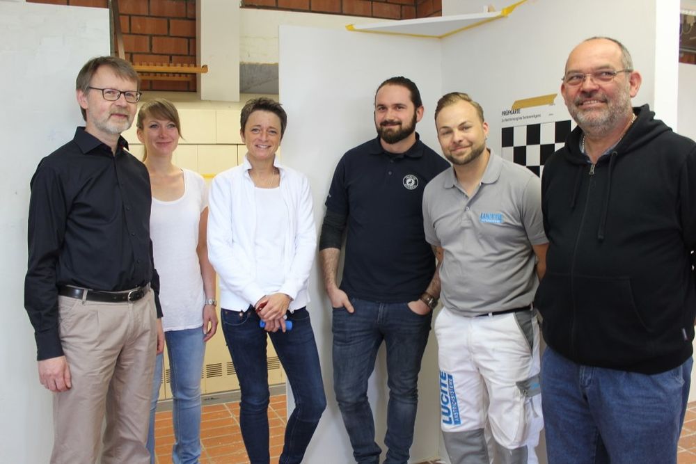 Das Lehrerteam mit (v.l.n.r. Udo Sassenrath vom Berufskolleg Olpe, Sina Zielke, Lehrerin für Maler-,Gestaltung- und Farblehre am Berufskolleg Technik in Siegen, den beiden Referenten Christoph Fuchs und Marc Pellikan sowie Michael Elfers (Maler- und Lackierermeister).